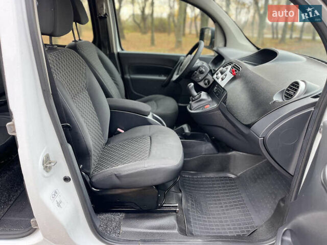 Белый Рено Кенгу, объемом двигателя 1.5 л и пробегом 288 тыс. км за 6350 $, фото 39 на Automoto.ua