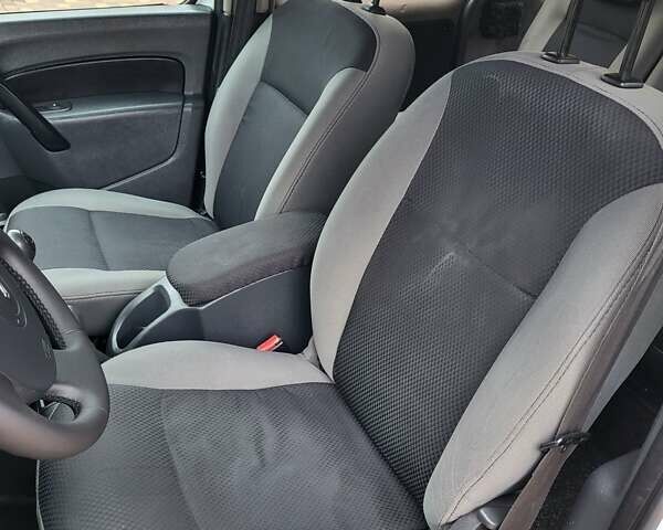 Рено Кєнгу 2011 у Смеле на Automoto.ua Білий Рено Кєнгу, об'ємом двигуна 1.46 л та пробігом 353 тис. км за 4750 $, фото 8 на Automoto.ua