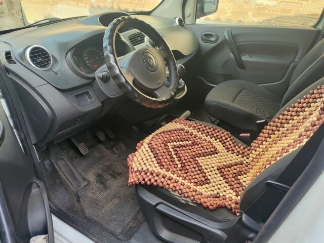 Белый Рено Кенгу, объемом двигателя 0 л и пробегом 380 тыс. км за 3900 $, фото 2 на Automoto.ua