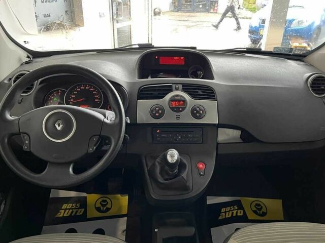 Белый Рено Кенгу, объемом двигателя 1.5 л и пробегом 230 тыс. км за 7600 $, фото 14 на Automoto.ua