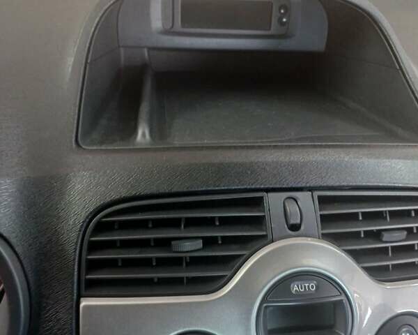 Белый Рено Кенгу, объемом двигателя 1.6 л и пробегом 228 тыс. км за 6700 $, фото 11 на Automoto.ua