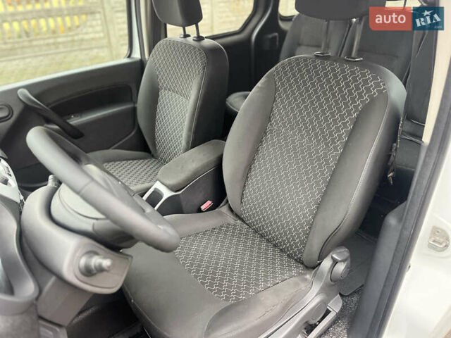 Білий Рено Кєнгу, об'ємом двигуна 1.5 л та пробігом 288 тис. км за 6300 $, фото 18 на Automoto.ua