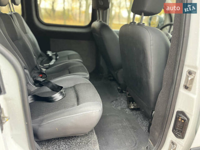 Белый Рено Кенгу, объемом двигателя 1.5 л и пробегом 288 тыс. км за 6350 $, фото 31 на Automoto.ua