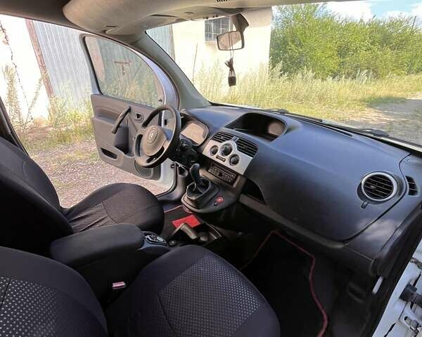 Білий Рено Кєнгу, об'ємом двигуна 1.5 л та пробігом 306 тис. км за 6400 $, фото 21 на Automoto.ua