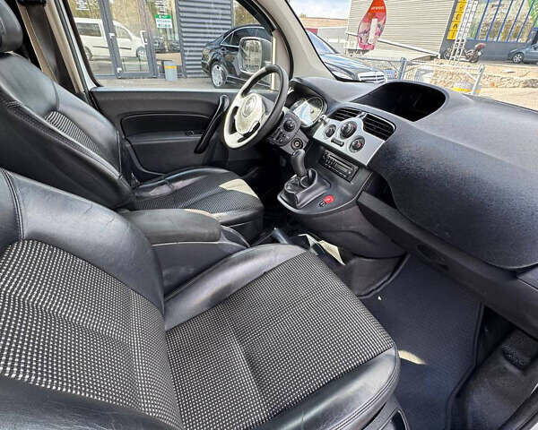 Белый Рено Кенгу, объемом двигателя 1.46 л и пробегом 290 тыс. км за 6999 $, фото 14 на Automoto.ua