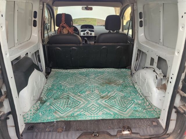 Белый Рено Кенгу, объемом двигателя 0 л и пробегом 380 тыс. км за 3900 $, фото 4 на Automoto.ua