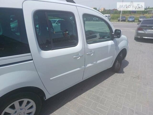 Белый Рено Кенгу, объемом двигателя 1.6 л и пробегом 228 тыс. км за 6900 $, фото 4 на Automoto.ua