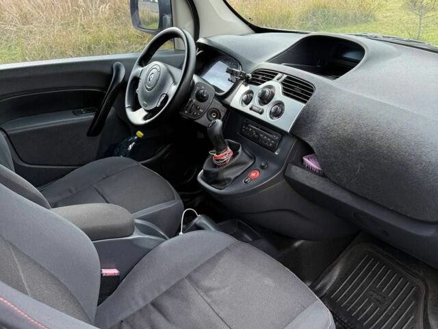 Белый Рено Кенгу, объемом двигателя 1.5 л и пробегом 215 тыс. км за 6700 $, фото 3 на Automoto.ua