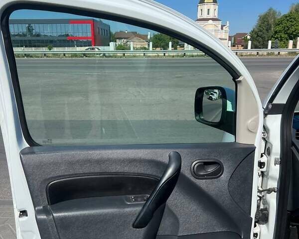 Белый Рено Кенгу, объемом двигателя 1.5 л и пробегом 237 тыс. км за 8400 $, фото 9 на Automoto.ua
