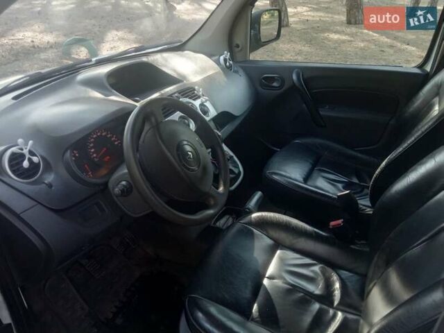 Белый Рено Кенгу, объемом двигателя 1.46 л и пробегом 215 тыс. км за 6500 $, фото 5 на Automoto.ua
