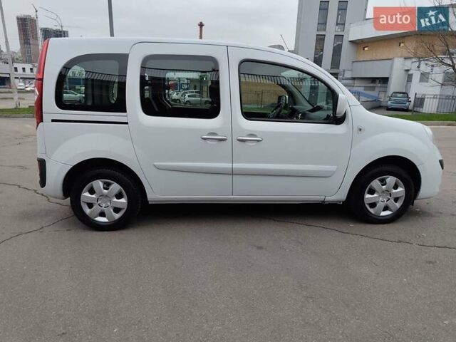 Белый Рено Кенгу, объемом двигателя 1.5 л и пробегом 195 тыс. км за 7929 $, фото 11 на Automoto.ua