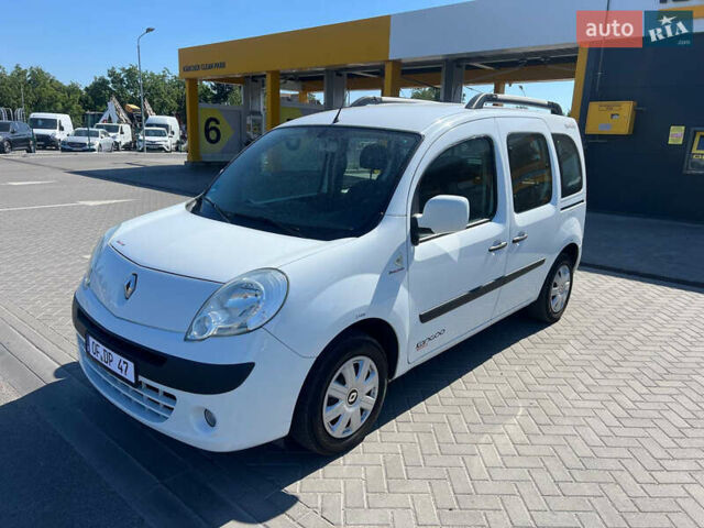 Белый Рено Кенгу, объемом двигателя 1.5 л и пробегом 237 тыс. км за 8300 $, фото 2 на Automoto.ua