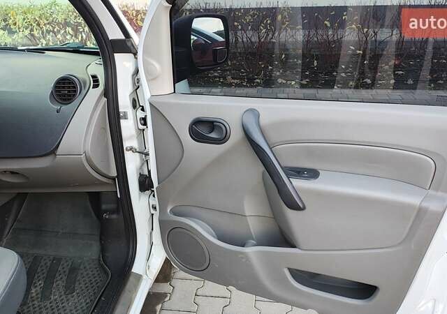 Белый Рено Кенгу, объемом двигателя 1.5 л и пробегом 286 тыс. км за 6000 $, фото 17 на Automoto.ua