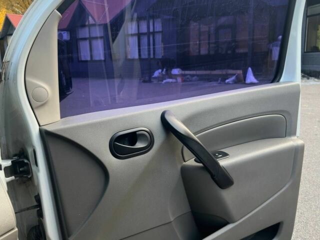 Білий Рено Кєнгу, об'ємом двигуна 0 л та пробігом 111 тис. км за 5000 $, фото 8 на Automoto.ua