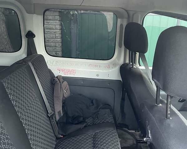 Белый Рено Кенгу, объемом двигателя 1.5 л и пробегом 350 тыс. км за 6050 $, фото 8 на Automoto.ua