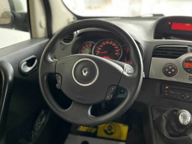 Белый Рено Кенгу, объемом двигателя 1.5 л и пробегом 230 тыс. км за 7600 $, фото 15 на Automoto.ua