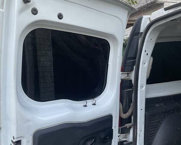 Белый Рено Кенгу, объемом двигателя 1.5 л и пробегом 350 тыс. км за 6050 $, фото 14 на Automoto.ua