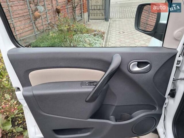 Белый Рено Кенгу, объемом двигателя 1.46 л и пробегом 279 тыс. км за 7700 $, фото 8 на Automoto.ua