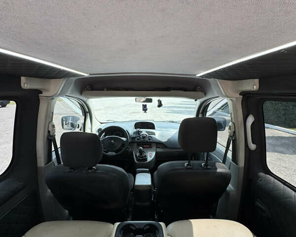 Белый Рено Кенгу, объемом двигателя 1.46 л и пробегом 391 тыс. км за 4300 $, фото 11 на Automoto.ua