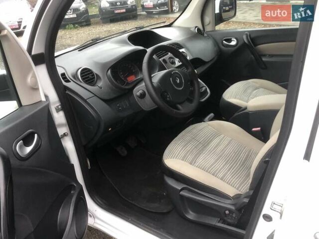 Белый Рено Кенгу, объемом двигателя 1.5 л и пробегом 189 тыс. км за 7650 $, фото 3 на Automoto.ua