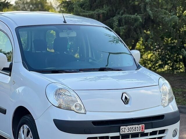 Білий Рено Кєнгу, об'ємом двигуна 1.5 л та пробігом 168 тис. км за 8400 $, фото 1 на Automoto.ua