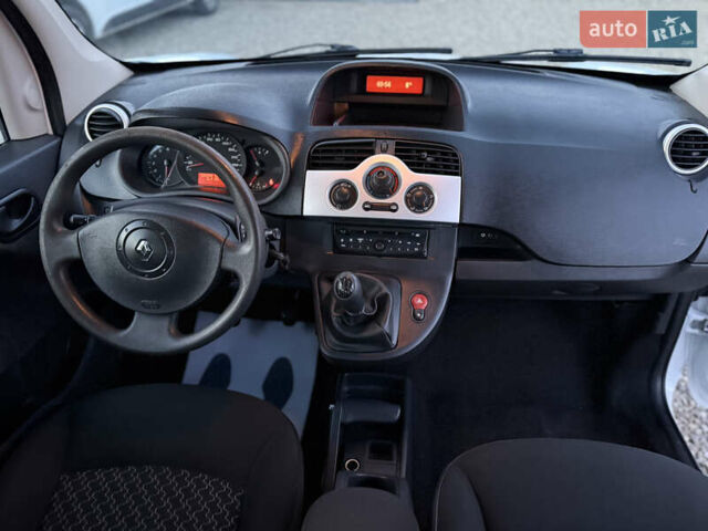 Рено Кенгу 2011 в Калуше на Automoto.ua Белый Рено Кенгу, объемом двигателя 1.5 л и пробегом 300 тыс. км за 7750 $, фото 20 на Automoto.ua
