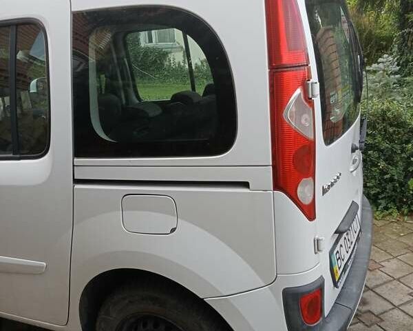 Белый Рено Кенгу, объемом двигателя 1.5 л и пробегом 229 тыс. км за 7700 $, фото 5 на Automoto.ua