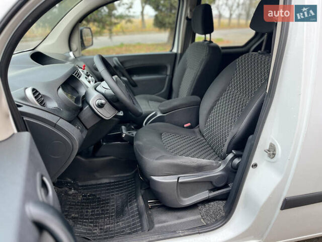 Белый Рено Кенгу, объемом двигателя 1.5 л и пробегом 288 тыс. км за 6350 $, фото 21 на Automoto.ua