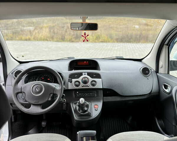 Белый Рено Кенгу, объемом двигателя 1.5 л и пробегом 270 тыс. км за 6499 $, фото 9 на Automoto.ua