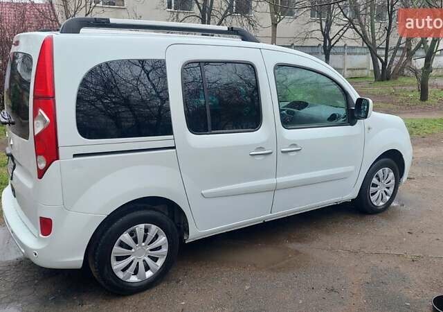 Белый Рено Кенгу, объемом двигателя 1.6 л и пробегом 230 тыс. км за 7900 $, фото 6 на Automoto.ua