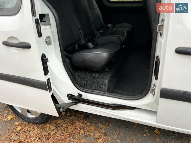 Белый Рено Кенгу, объемом двигателя 1.5 л и пробегом 288 тыс. км за 6350 $, фото 33 на Automoto.ua