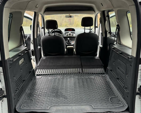 Белый Рено Кенгу, объемом двигателя 1.5 л и пробегом 270 тыс. км за 6499 $, фото 13 на Automoto.ua