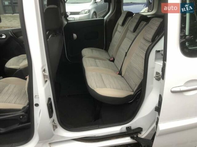 Белый Рено Кенгу, объемом двигателя 1.5 л и пробегом 189 тыс. км за 7650 $, фото 15 на Automoto.ua