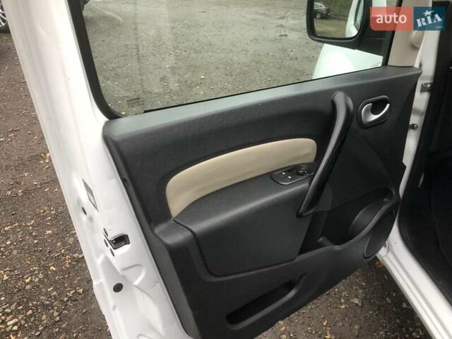 Белый Рено Кенгу, объемом двигателя 1.5 л и пробегом 189 тыс. км за 7650 $, фото 11 на Automoto.ua