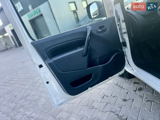 Білий Рено Кєнгу, об'ємом двигуна 1.5 л та пробігом 288 тис. км за 6600 $, фото 20 на Automoto.ua