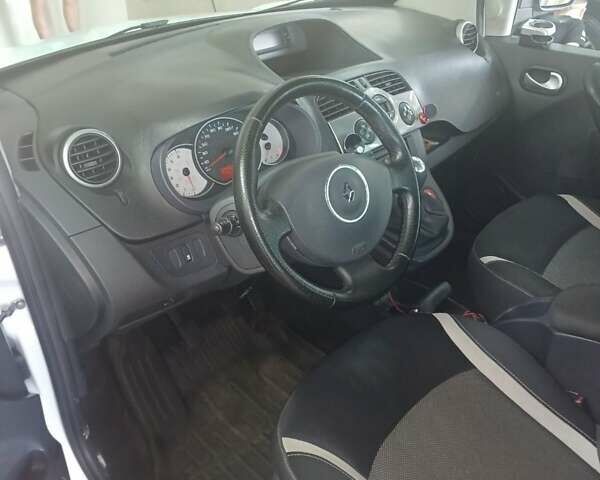 Белый Рено Кенгу, объемом двигателя 1.6 л и пробегом 228 тыс. км за 6700 $, фото 12 на Automoto.ua