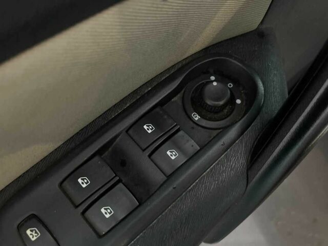 Белый Рено Кенгу, объемом двигателя 1.5 л и пробегом 230 тыс. км за 7600 $, фото 11 на Automoto.ua