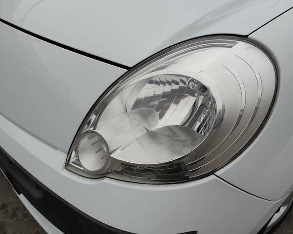 Белый Рено Кенгу, объемом двигателя 1.5 л и пробегом 195 тыс. км за 7929 $, фото 54 на Automoto.ua