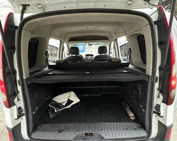 Белый Рено Кенгу, объемом двигателя 1.5 л и пробегом 329 тыс. км за 5199 $, фото 12 на Automoto.ua