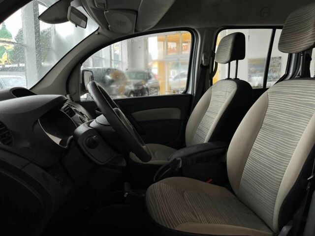 Белый Рено Кенгу, объемом двигателя 1.5 л и пробегом 230 тыс. км за 7600 $, фото 10 на Automoto.ua