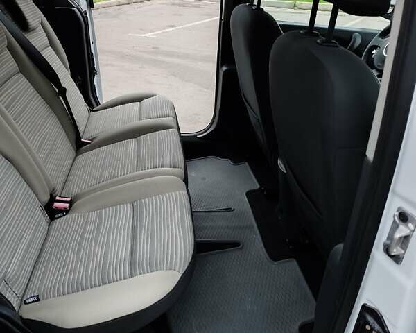 Белый Рено Кенгу, объемом двигателя 1.5 л и пробегом 195 тыс. км за 7929 $, фото 34 на Automoto.ua