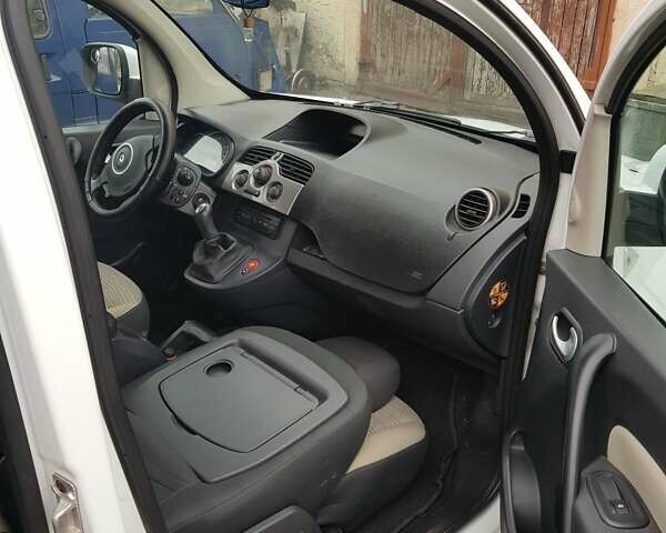 Белый Рено Кенгу, объемом двигателя 1.6 л и пробегом 181 тыс. км за 7600 $, фото 6 на Automoto.ua