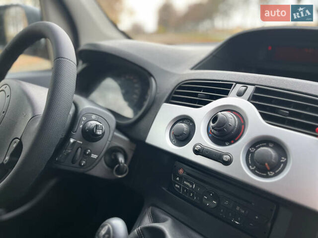 Белый Рено Кенгу, объемом двигателя 1.5 л и пробегом 288 тыс. км за 6350 $, фото 41 на Automoto.ua