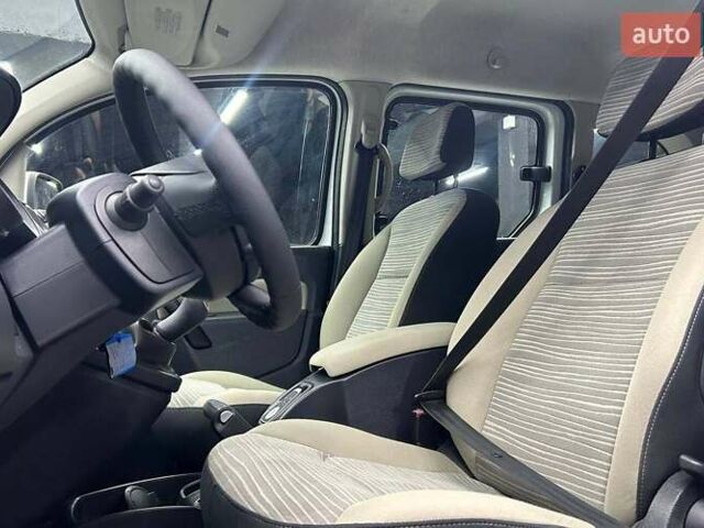 Белый Рено Кенгу, объемом двигателя 1.5 л и пробегом 216 тыс. км за 8700 $, фото 9 на Automoto.ua