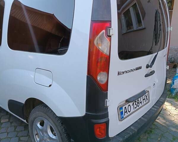 Білий Рено Кєнгу, об'ємом двигуна 1.5 л та пробігом 198 тис. км за 7200 $, фото 4 на Automoto.ua
