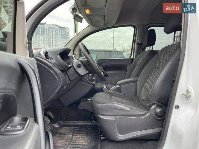 Білий Рено Кєнгу, об'ємом двигуна 1.6 л та пробігом 188 тис. км за 8990 $, фото 8 на Automoto.ua