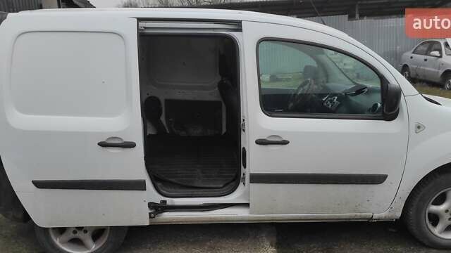 Белый Рено Кенгу, объемом двигателя 1.46 л и пробегом 372 тыс. км за 5300 $, фото 4 на Automoto.ua