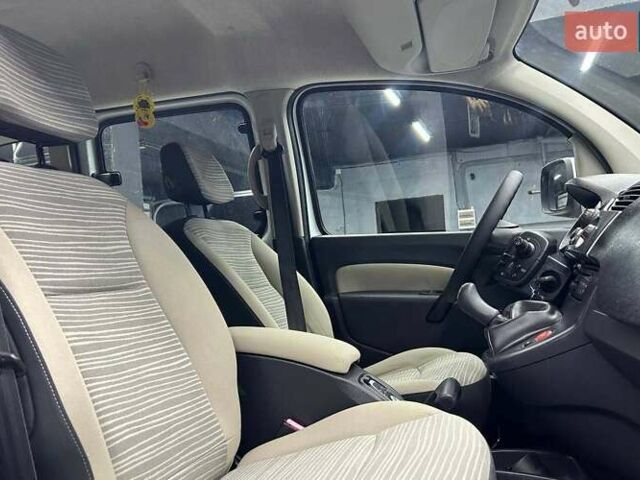 Белый Рено Кенгу, объемом двигателя 1.5 л и пробегом 216 тыс. км за 8700 $, фото 16 на Automoto.ua