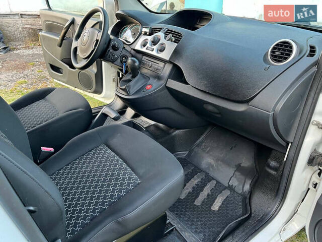 Белый Рено Кенгу, объемом двигателя 0 л и пробегом 29 тыс. км за 4999 $, фото 18 на Automoto.ua