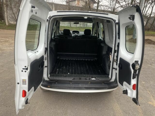 Белый Рено Кенгу, объемом двигателя 0 л и пробегом 87 тыс. км за 6499 $, фото 7 на Automoto.ua